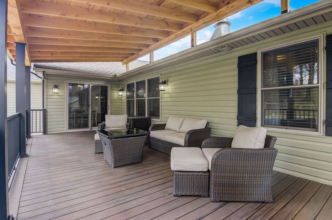 323 Blackhawk Rd, Beaver Falls PA  15010-1405 exterior