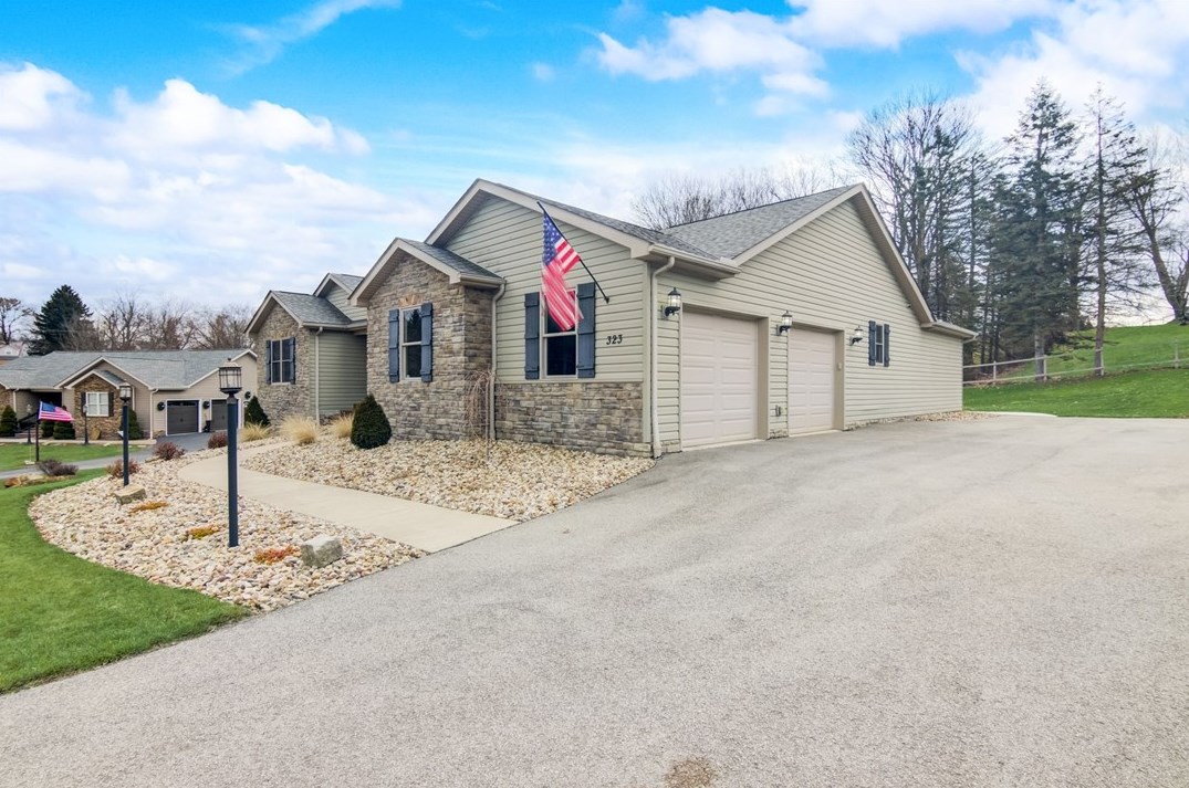 323 Blackhawk Rd, Beaver Falls PA  15010-1405 exterior