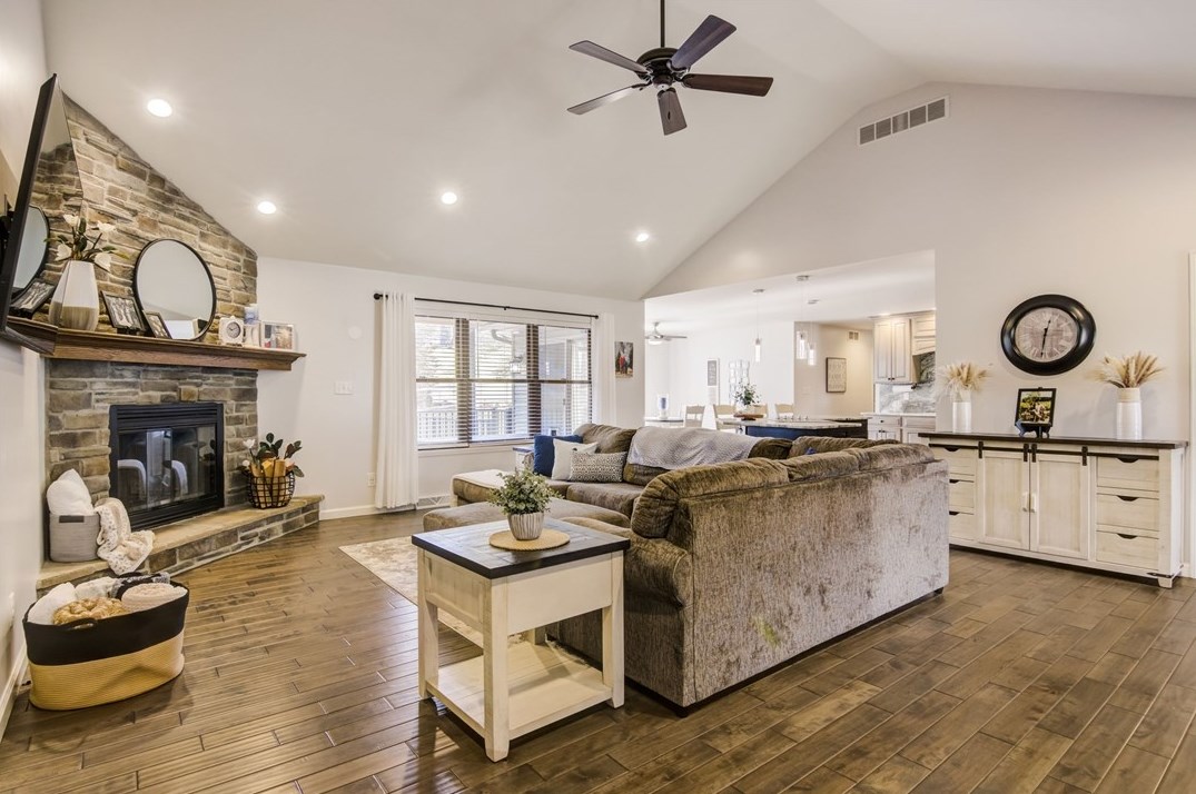 323 Blackhawk Rd, Beaver Falls PA  15010-1405 exterior