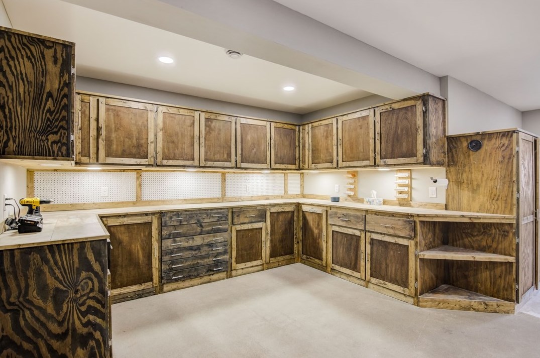 323 Blackhawk Rd, Beaver Falls PA  15010-1405 exterior