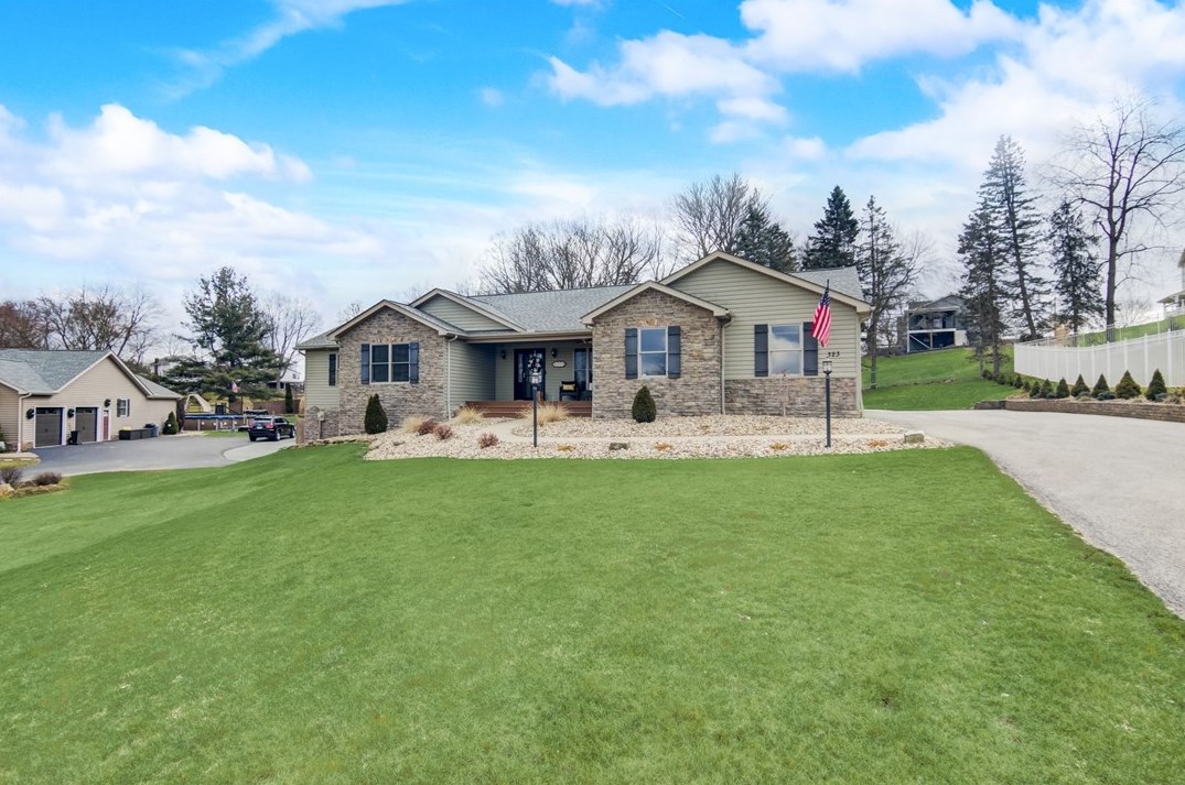 323 Blackhawk Rd, Beaver Falls PA  15010-1405 exterior