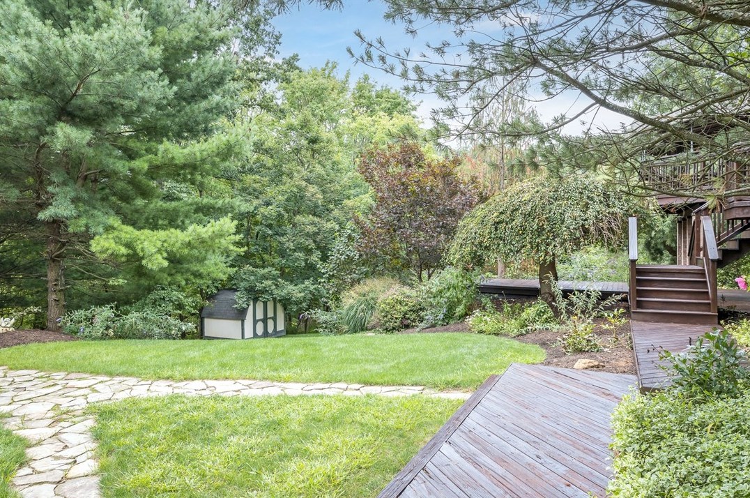 118 Woodside Dr, Canonsburg PA  15317-3244 exterior