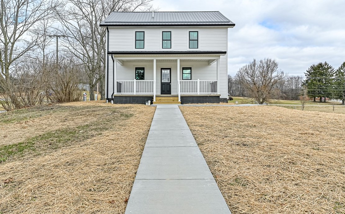 2002 Harlansburg Rd, New Castle PA  16101-2919 exterior