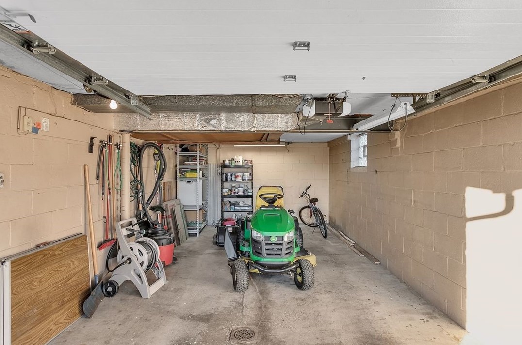 1532 Marion Dr, Finleyville PA  15332-1538 exterior