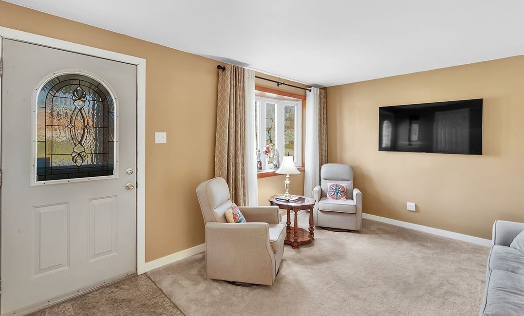 1532 Marion Dr, Finleyville PA  15332-1538 exterior