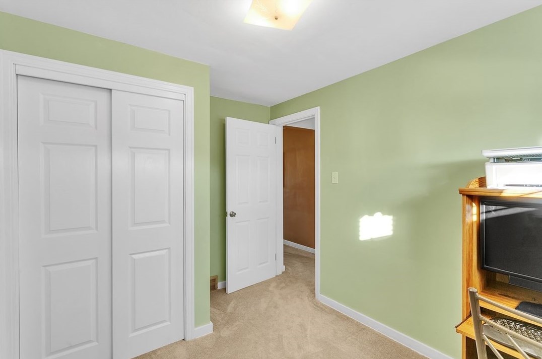 1532 Marion Dr, Finleyville PA  15332-1538 exterior