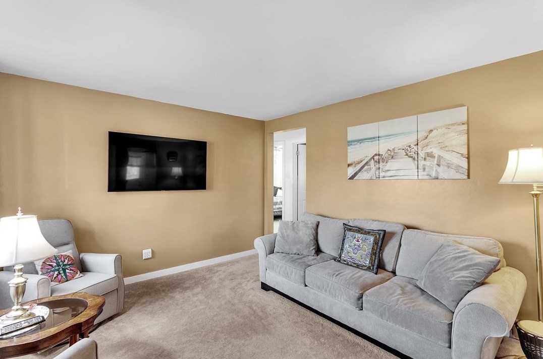 1532 Marion Dr, Finleyville PA  15332-1538 exterior