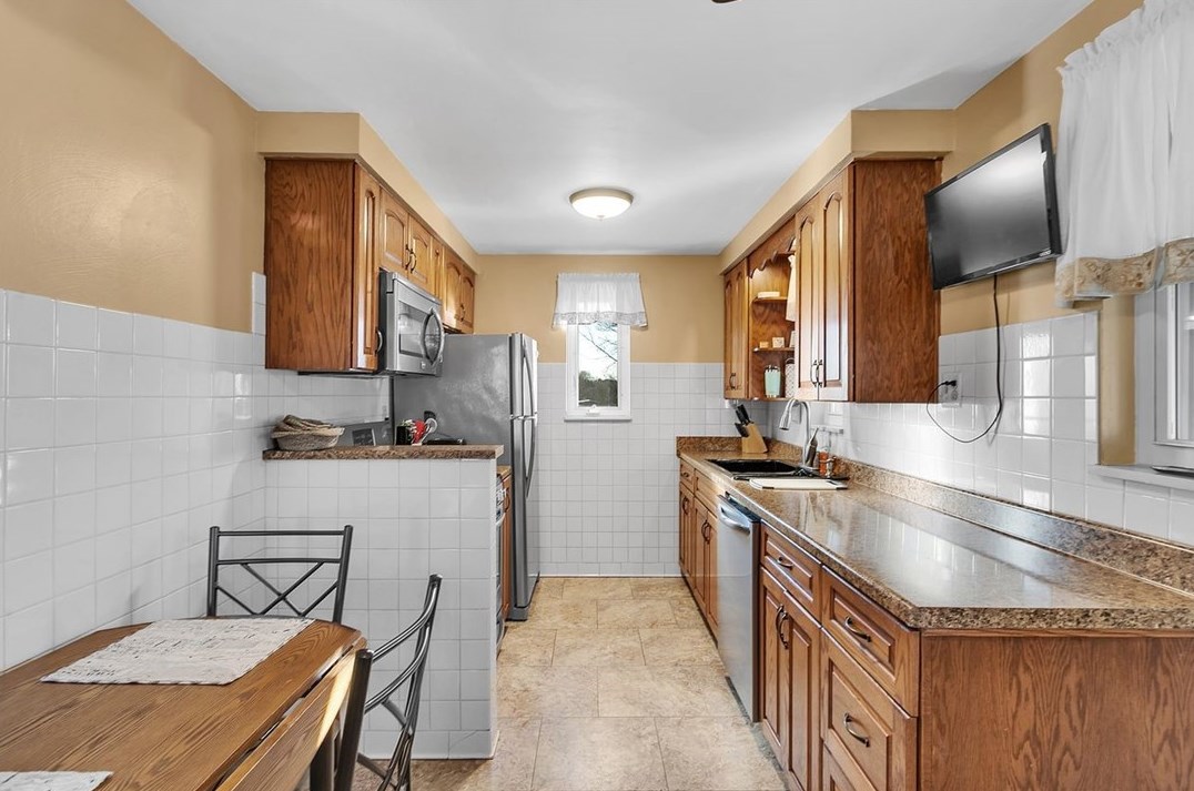 1532 Marion Dr, Finleyville PA  15332-1538 exterior