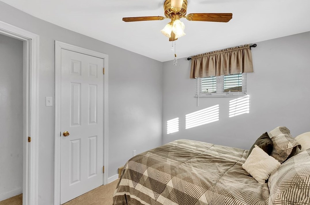 1532 Marion Dr, Finleyville PA  15332-1538 exterior