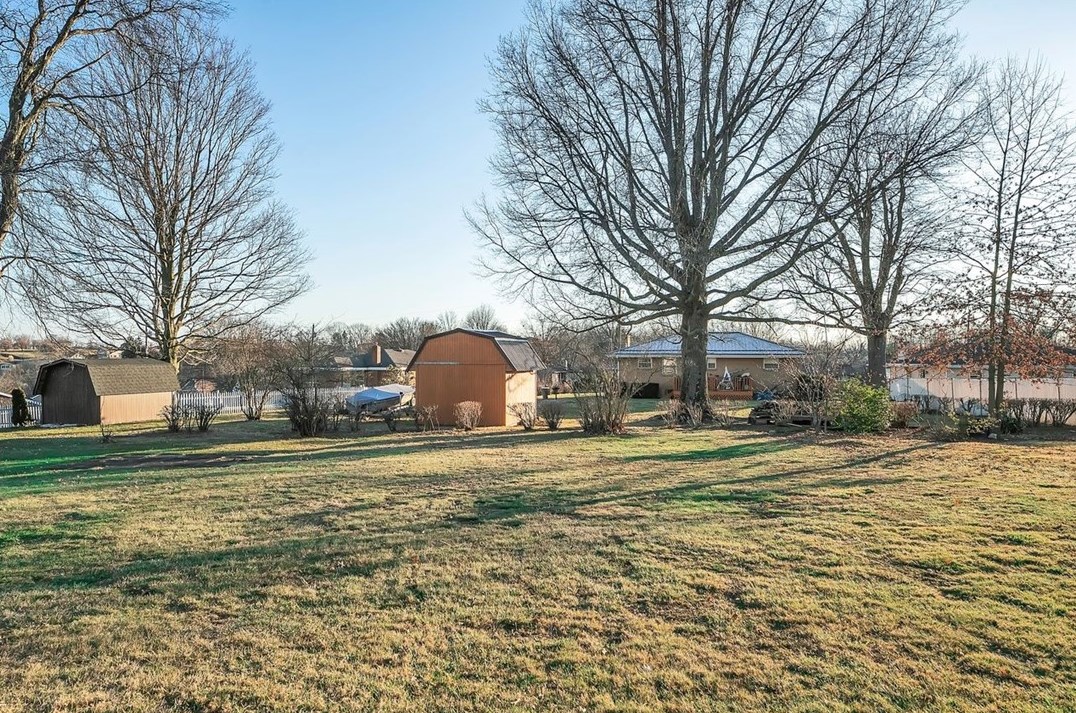 1532 Marion Dr, Finleyville PA  15332-1538 exterior