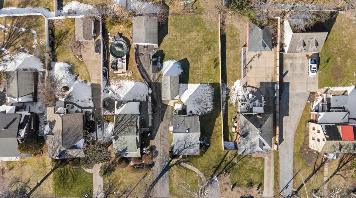 202 Iola St, Glenshaw PA  15116-2029 exterior