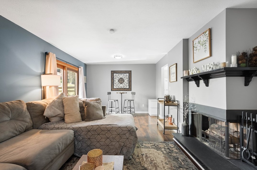 1307 Buckskin Trl, Bethel Park PA  15102-3107 exterior