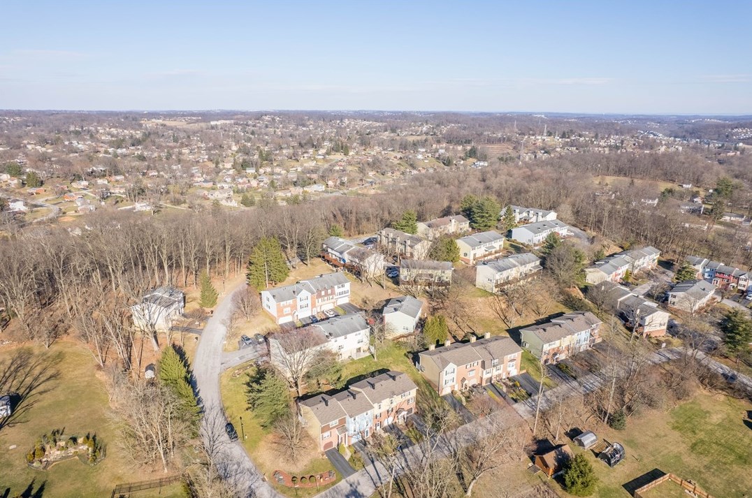 1307 Buckskin Trl, Bethel Park PA  15102-3107 exterior