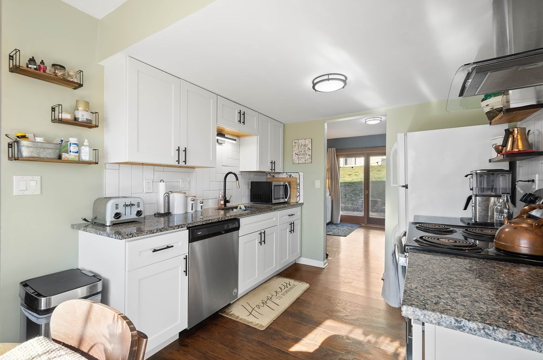 1307 Buckskin Trl, Bethel Park PA  15102-3107 exterior