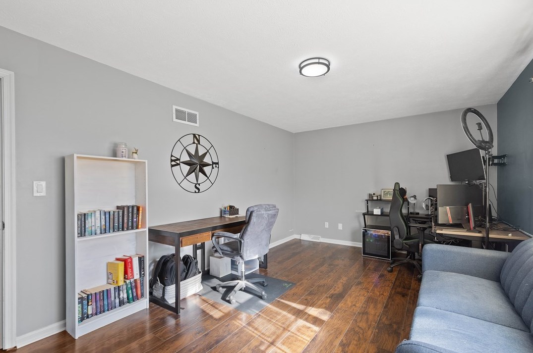 1307 Buckskin Trl, Bethel Park PA  15102-3107 exterior