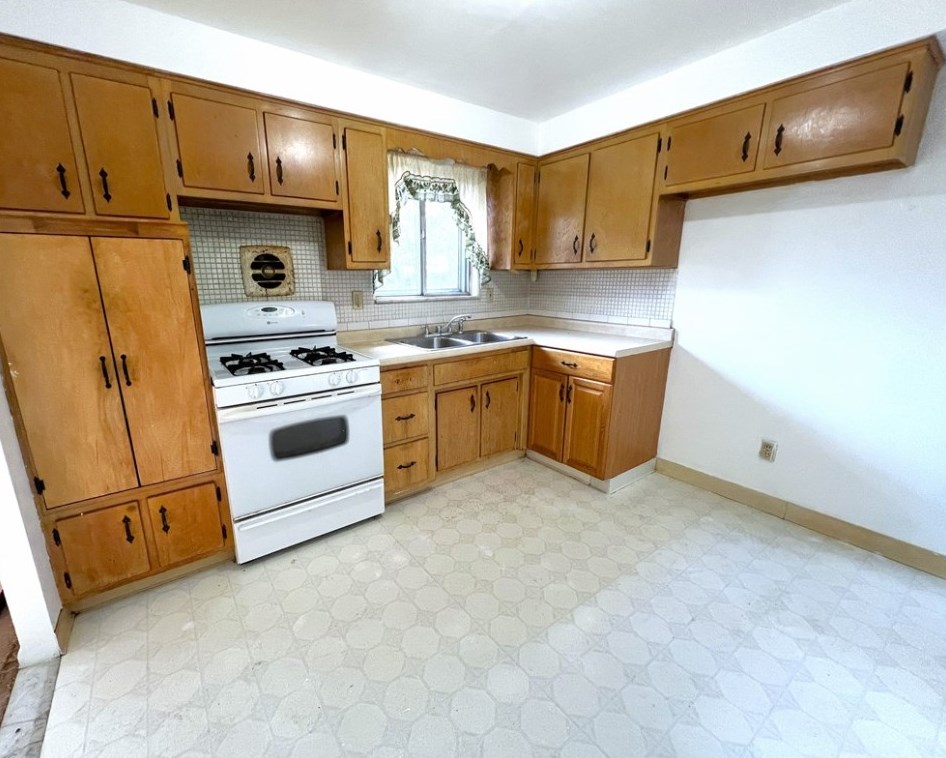 107 Vincent Dr, Verona PA  15147-3213 exterior