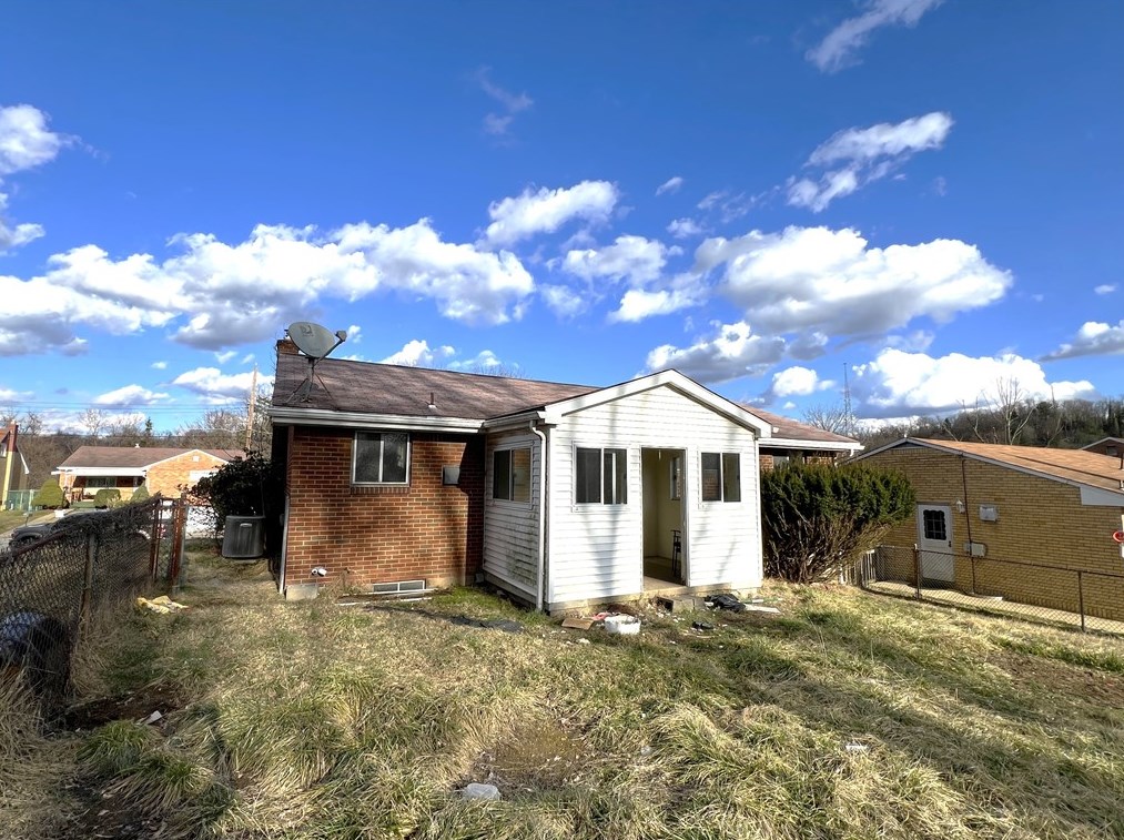 107 Vincent Dr, Verona PA  15147-3213 exterior
