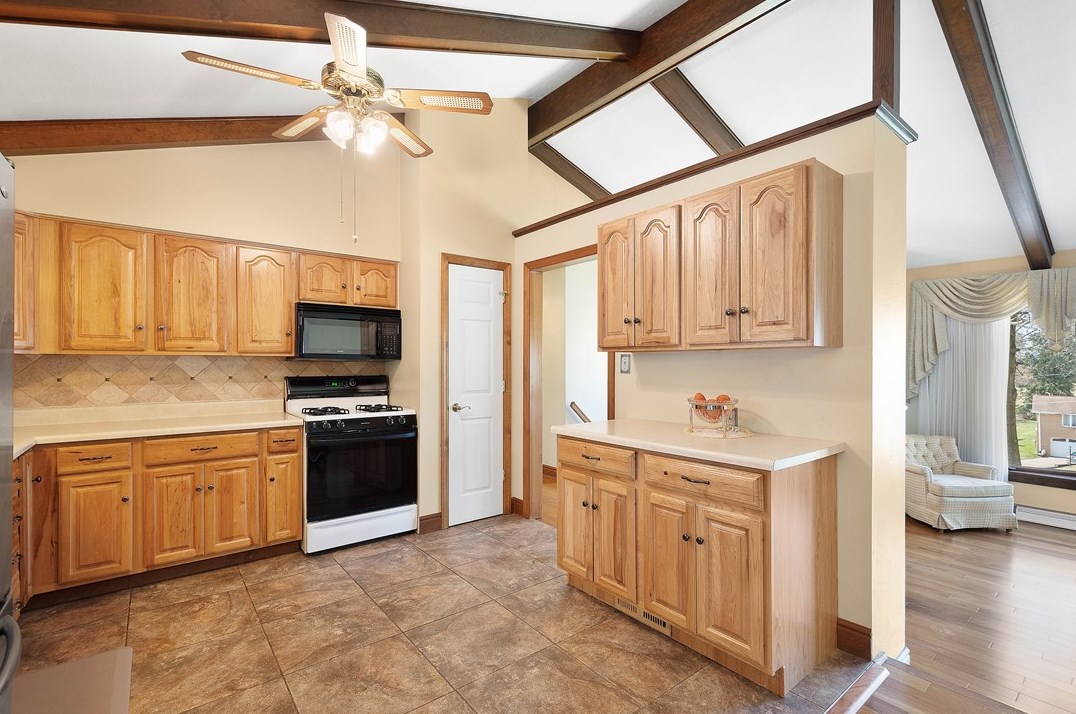 106 Mcgregor Dr, Canonsburg PA  15317-2237 exterior