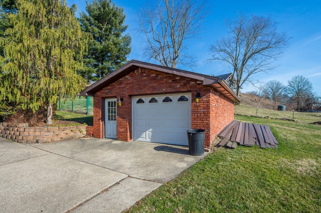 106 Mcgregor Dr, Canonsburg PA  15317-2237 exterior