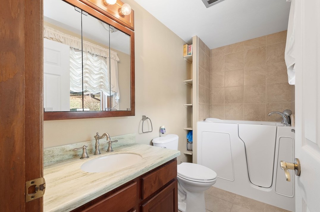 106 Mcgregor Dr, Canonsburg PA  15317-2237 exterior