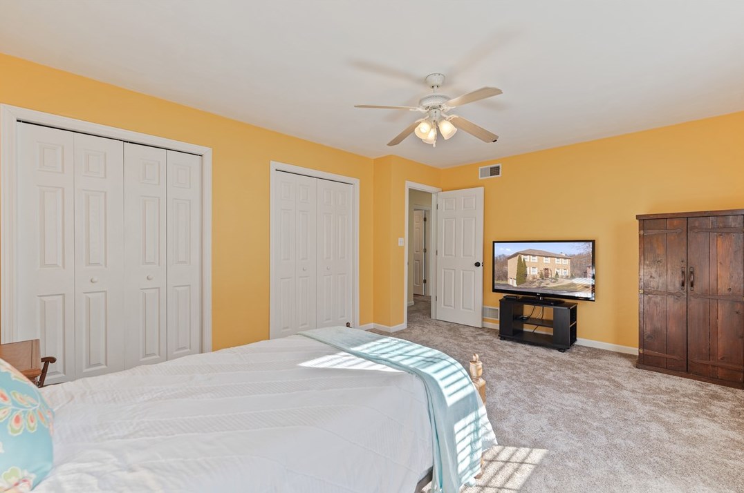 822 Stonebridge Dr, Greensburg PA  15601-5861 exterior