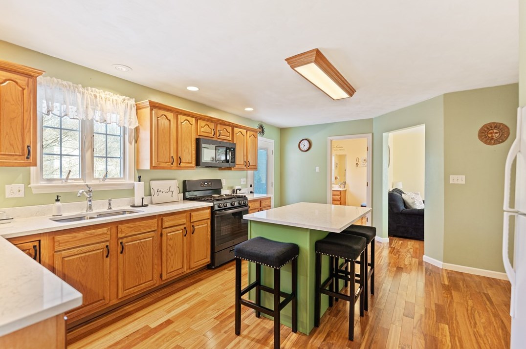 822 Stonebridge Dr, Greensburg PA  15601-5861 exterior