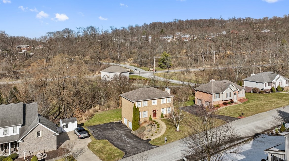 822 Stonebridge Dr, Greensburg PA  15601-5861 exterior