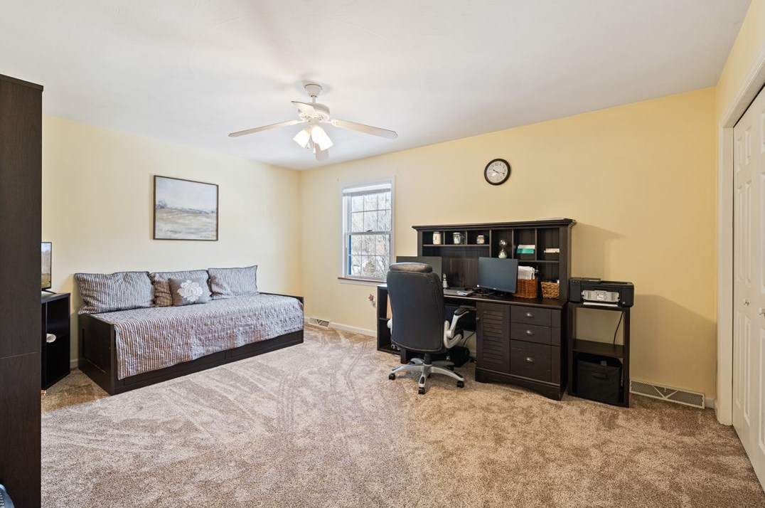 822 Stonebridge Dr, Greensburg PA  15601-5861 exterior