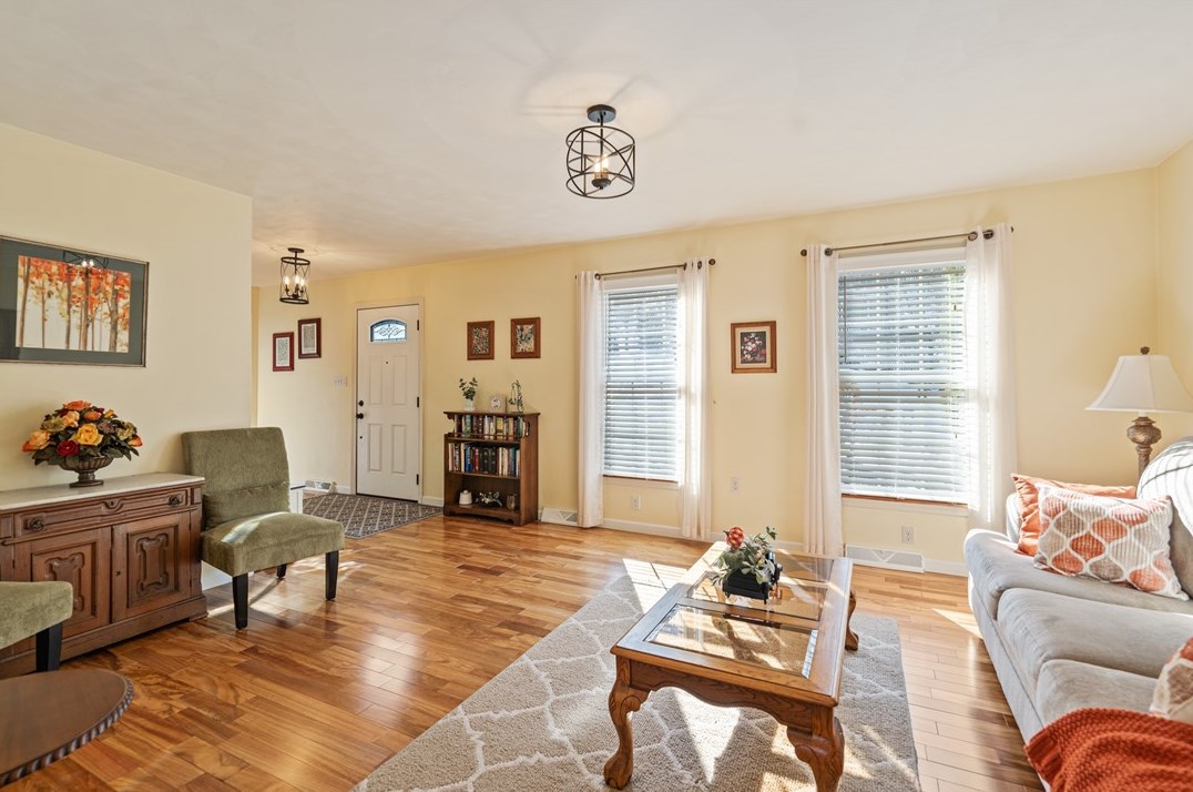 822 Stonebridge Dr, Greensburg PA  15601-5861 exterior