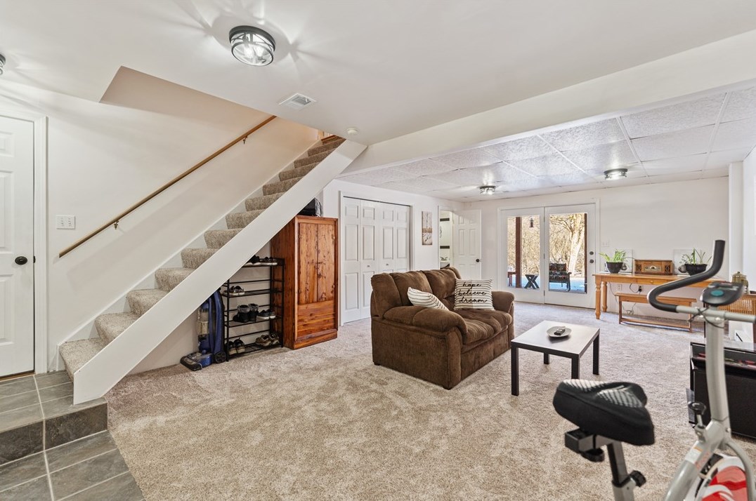 822 Stonebridge Dr, Greensburg PA  15601-5861 exterior