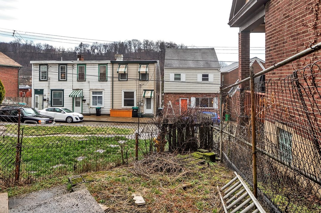 213 Elizabeth St, Pittsburgh PA  15207-1819 exterior