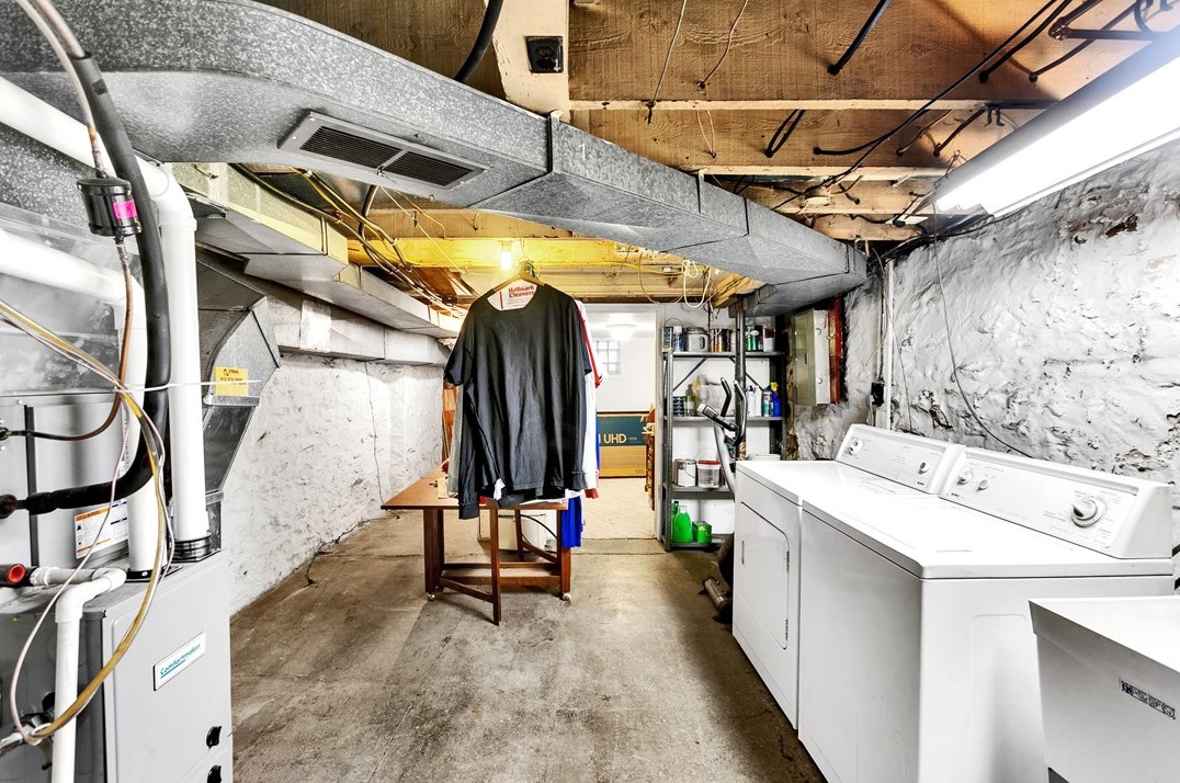 213 Elizabeth St, Pittsburgh PA  15207-1819 exterior