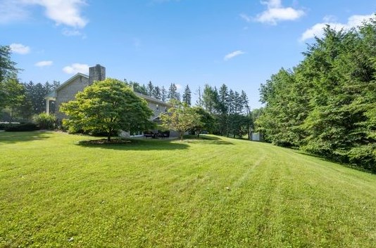 117 Mellon Dr, North Huntingdon PA  15642-4739 exterior
