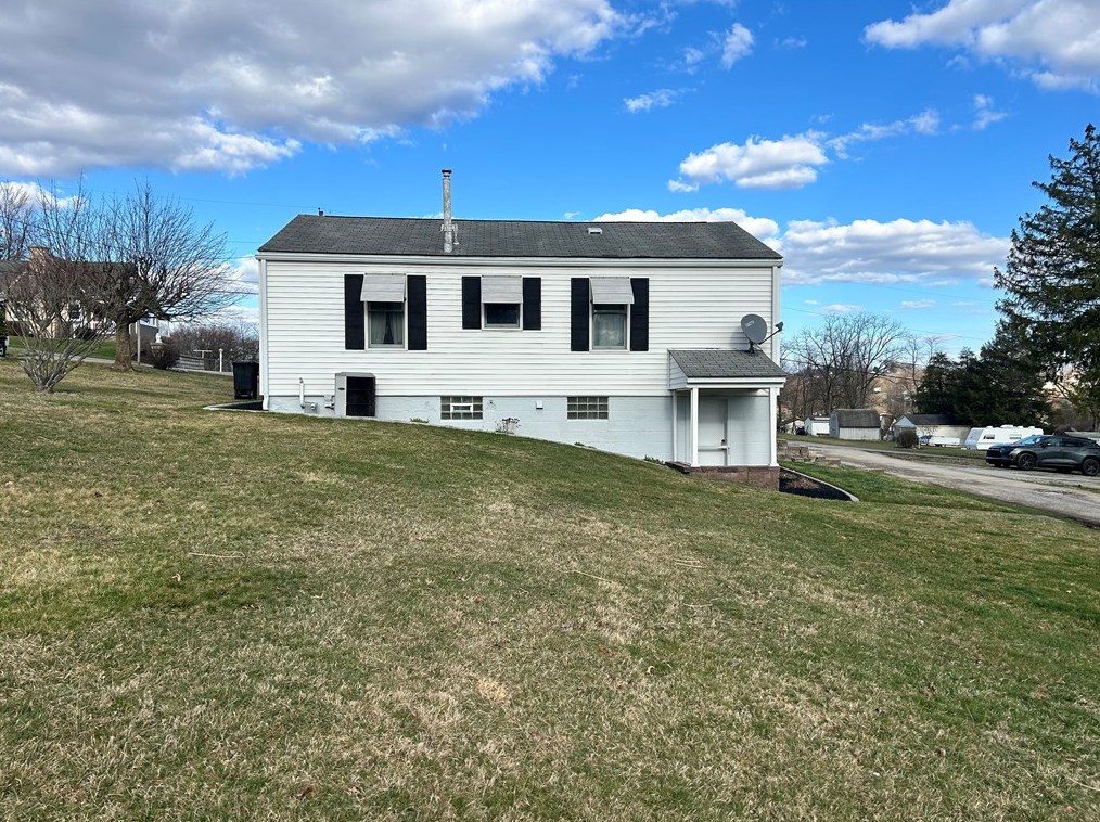 105 Lacock St, Washington PA  15301-2429 exterior