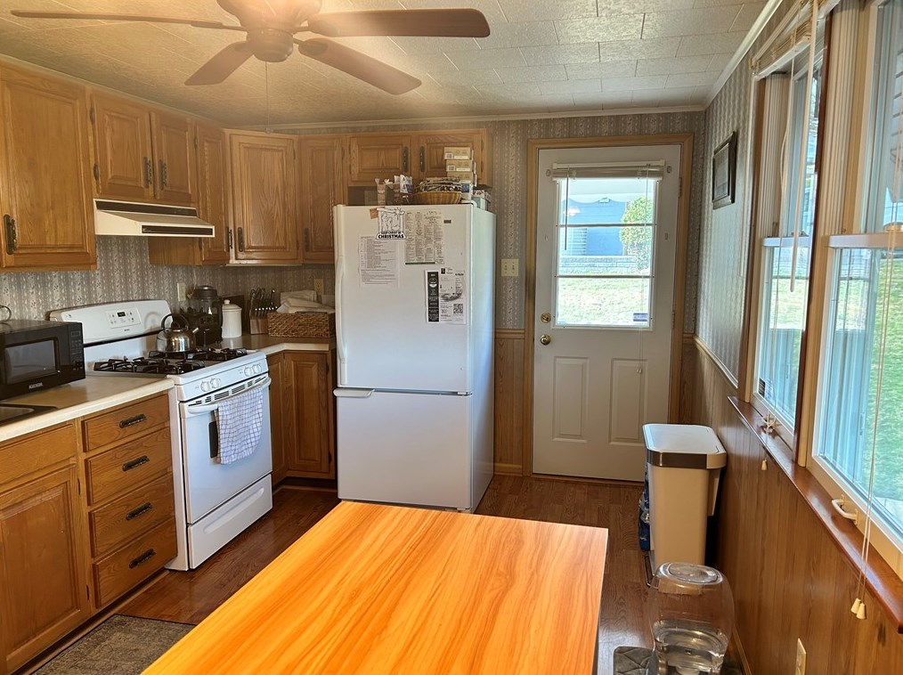 105 Lacock St, Washington PA  15301-2429 exterior