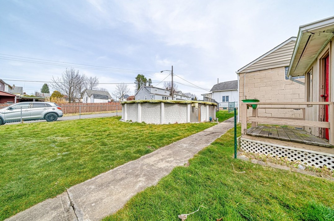 2703 Kansas St, Mckeesport PA  15132-7841 exterior