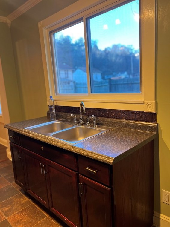 1139 Ravine St, Whitaker PA  15120-2140 exterior
