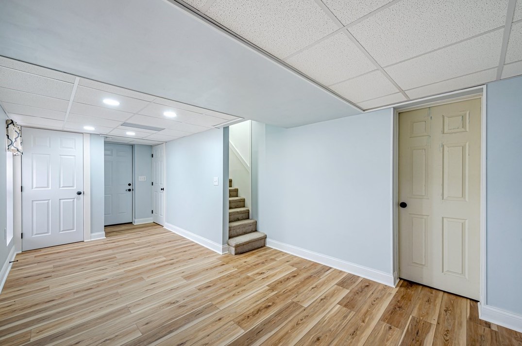 568 Lakeview Dr, Washington PA  15301-3012 exterior