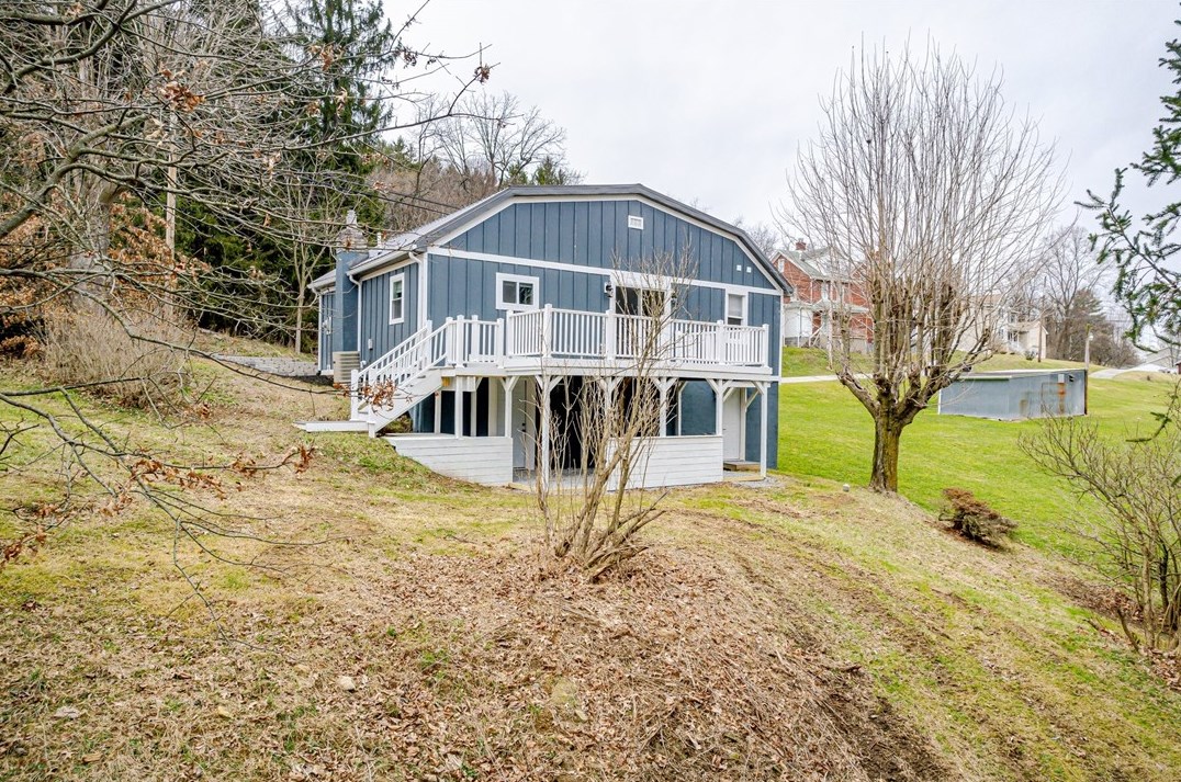 568 Lakeview Dr, Washington PA  15301-3012 exterior