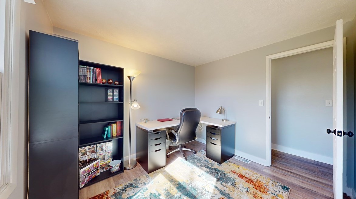 613 Meade Dr, Moon Twp PA  15108-9668 exterior