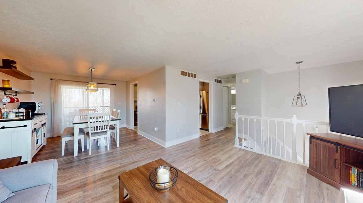 613 Meade Dr, Moon Twp PA  15108-9668 exterior