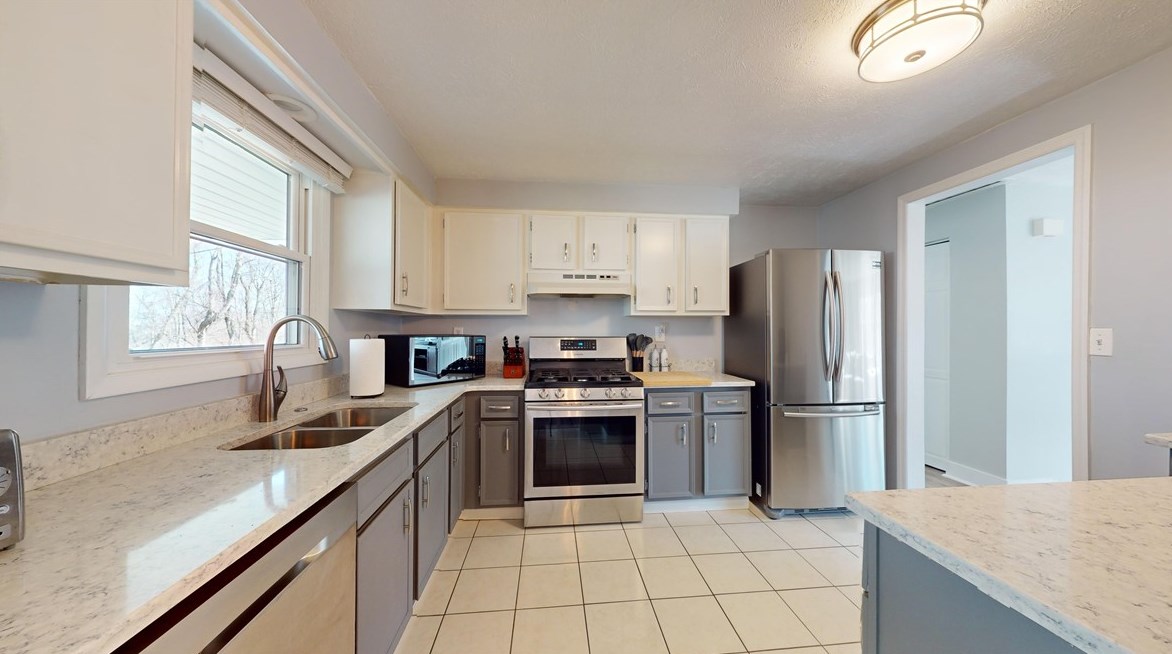 613 Meade Dr, Moon Twp PA  15108-9668 exterior