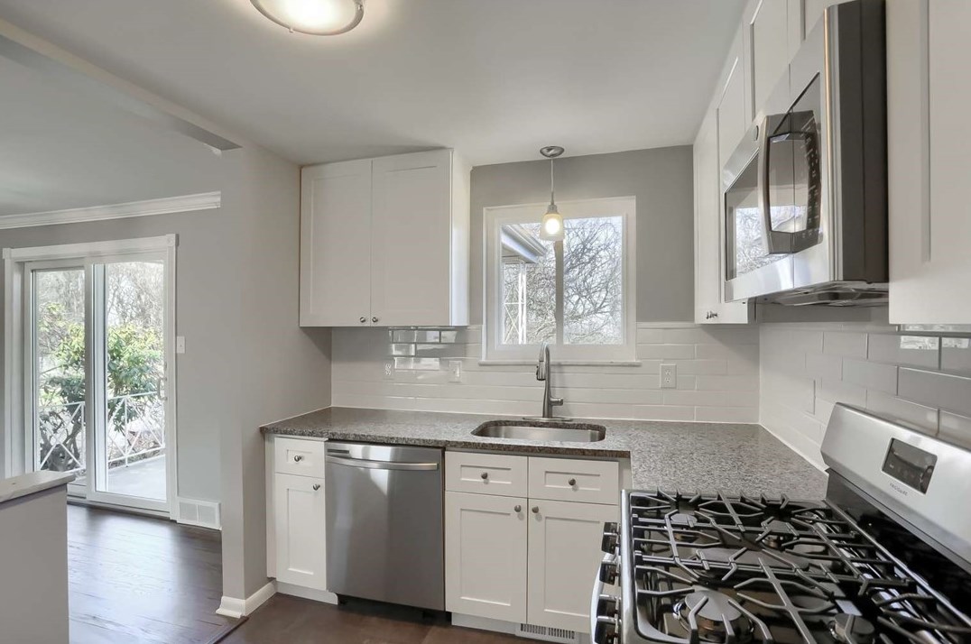 226 Suncrest Dr, Verona PA  15147-1652 exterior