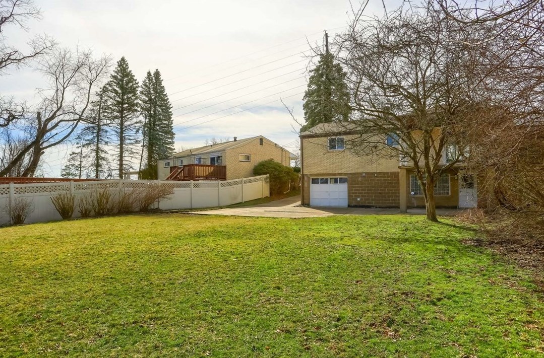 226 Suncrest Dr, Verona PA  15147-1652 exterior