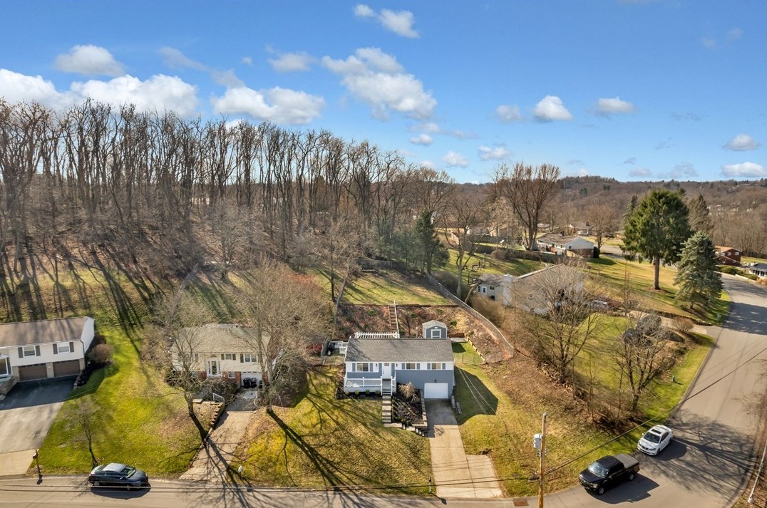 236 Larue Dr, Moon Twp PA  15108-1154 exterior