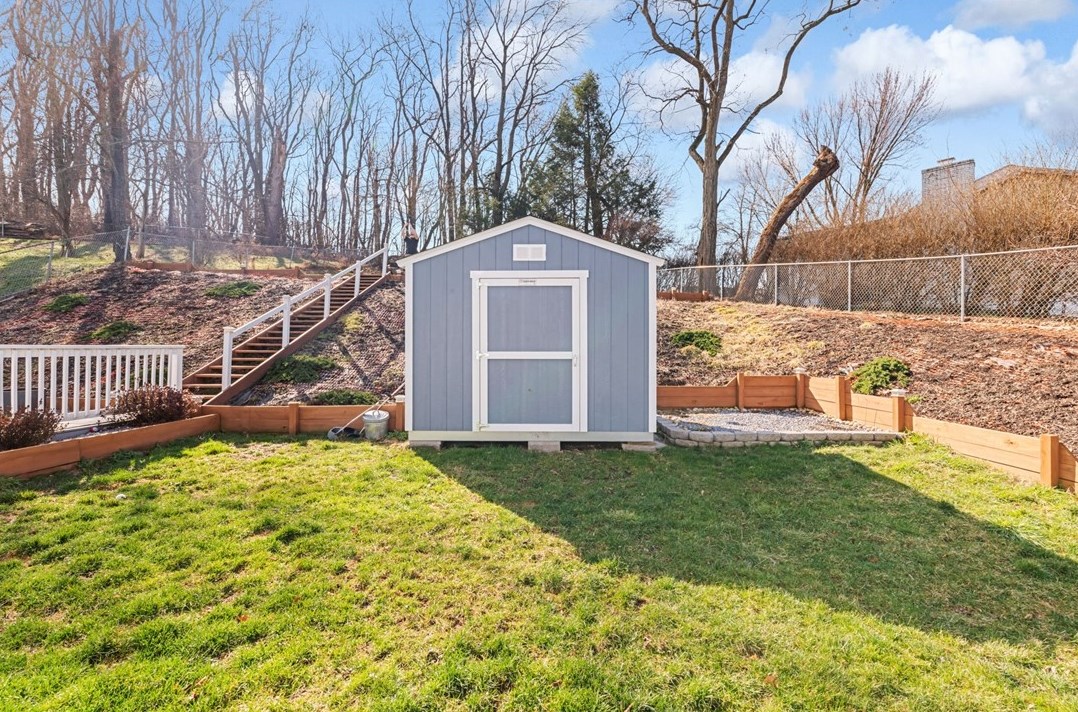 236 Larue Dr, Moon Twp PA  15108-1154 exterior