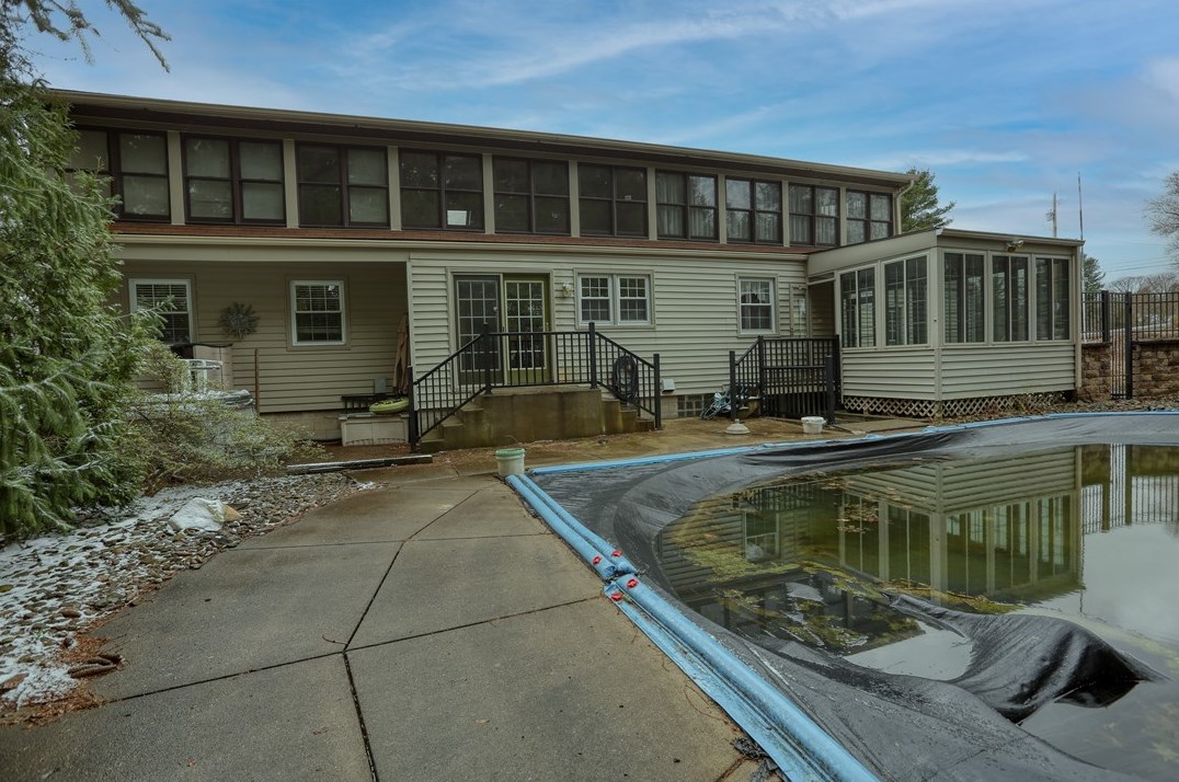 123 Creighton St, Beaver Falls PA  15010-1225 exterior