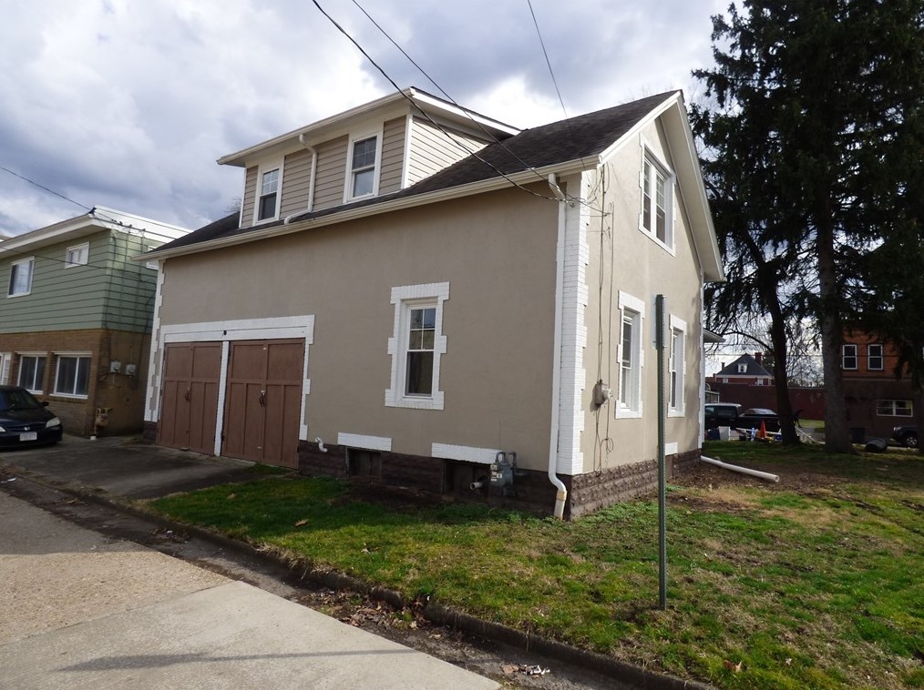 285 14th St, Ambridge PA 15003-2209 exterior