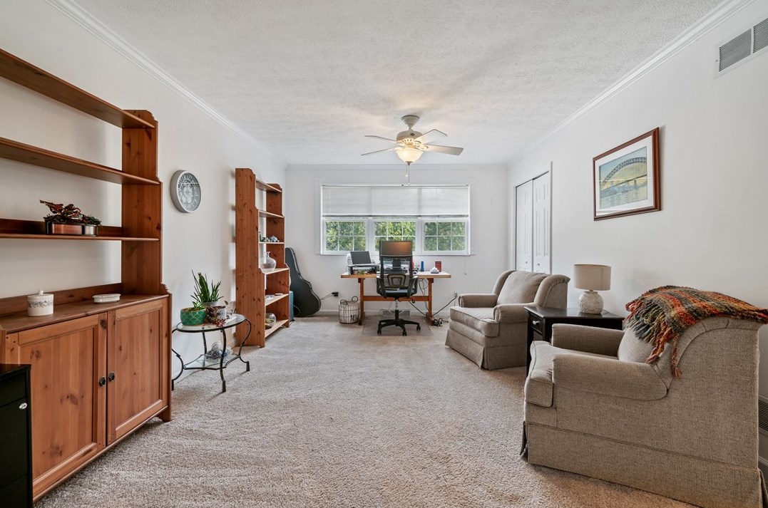 583 Newport Dr, Pittsburgh PA  15235-3239 exterior