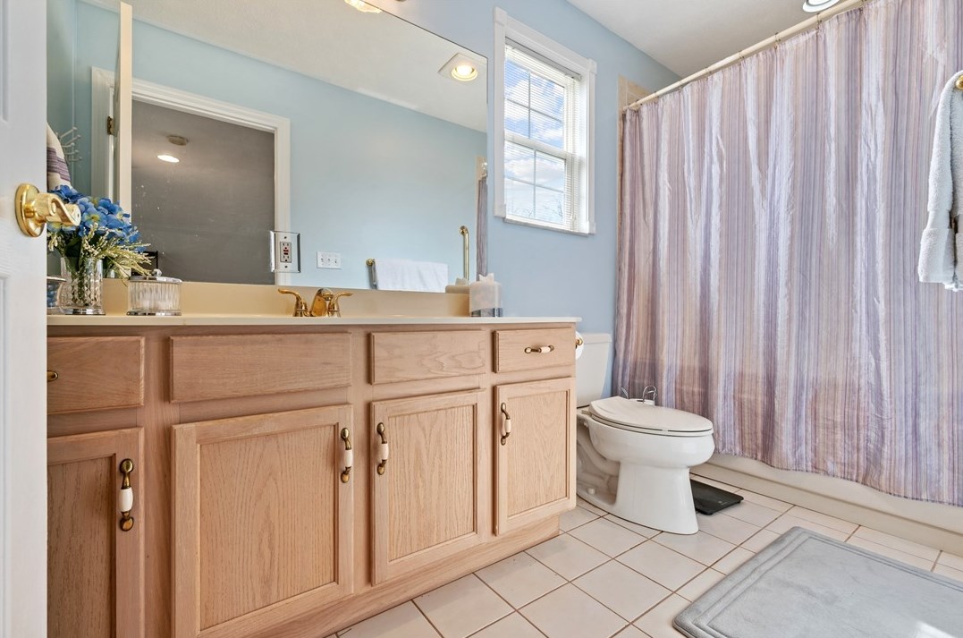 583 Newport Dr, Pittsburgh PA  15235-3239 exterior